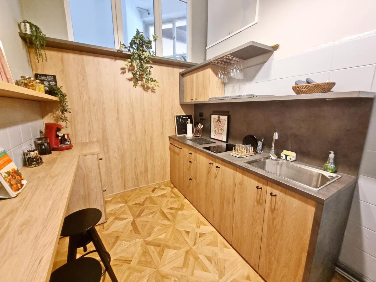Old Town Center Apartment